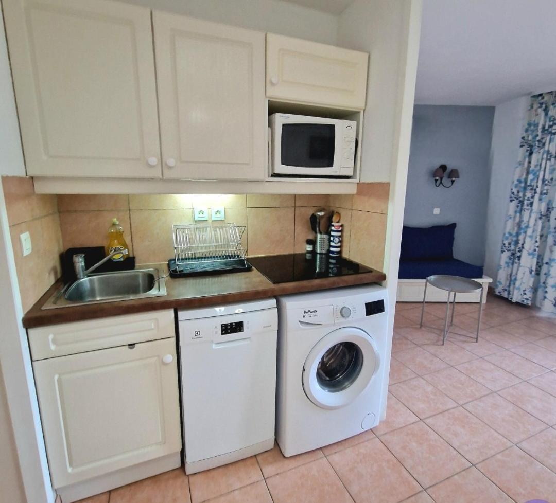 Appartement T2 - Bord De Mer - Piscine Six-Fours-les-Plages Esterno foto